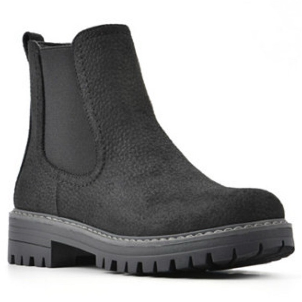 Cliffs by WHITE MOUNTAIN Black Chelsea Boots